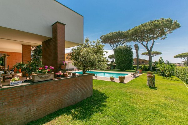 casa indipendente in vendita ad Anzio in zona Lido dei Pini