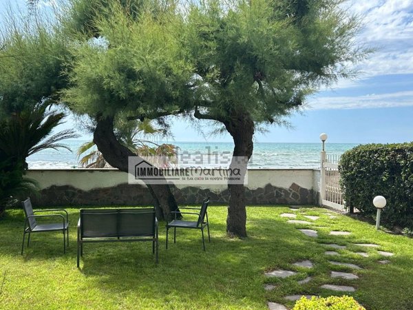appartamento in vendita ad Anzio in zona Mare