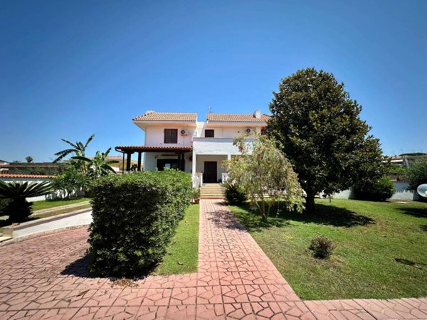 casa indipendente in vendita ad Anzio in zona Anzio Colonia