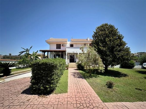 casa indipendente in vendita ad Anzio