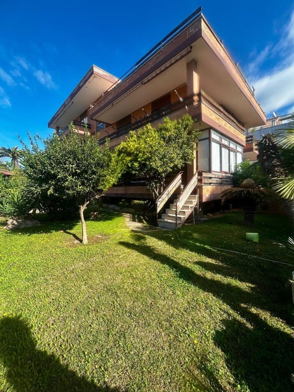 appartamento in vendita ad Anzio in zona Anzio Colonia