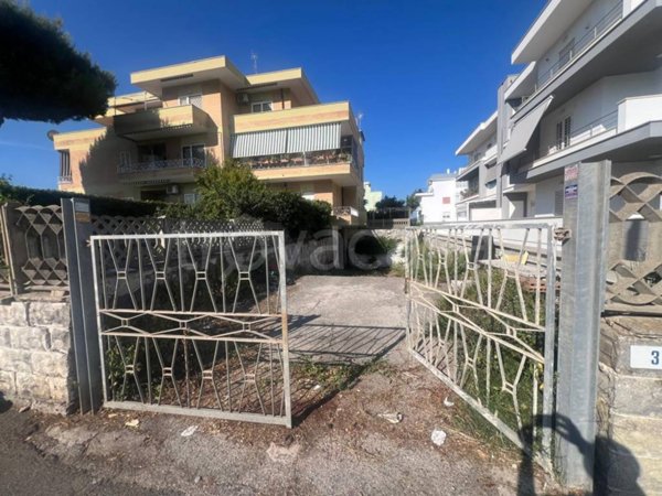locale commerciale in vendita ad Anzio in zona Anzio Colonia
