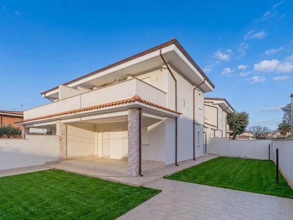 casa indipendente in vendita ad Anzio in zona Villa Claudia
