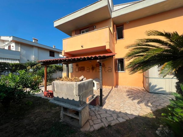 casa indipendente in vendita ad Anzio in zona Villa Claudia