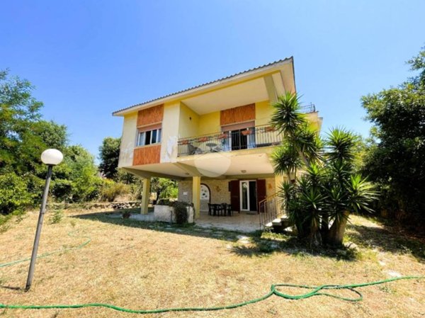 casa indipendente in vendita ad Anzio in zona Villa Claudia