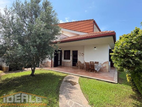 casa indipendente in vendita ad Anzio in zona Lido dei Pini