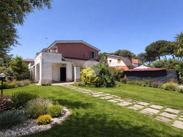 casa indipendente in vendita ad Anzio in zona Mare