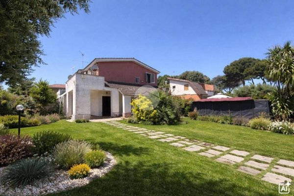 casa indipendente in vendita ad Anzio in zona Mare
