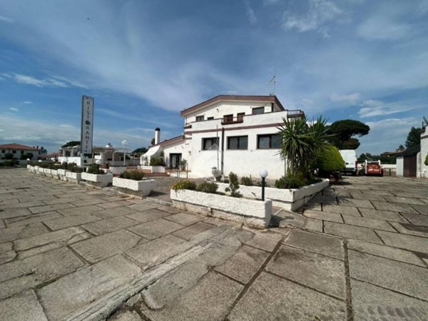 negozio in vendita ad Anzio in zona Lido dei Pini