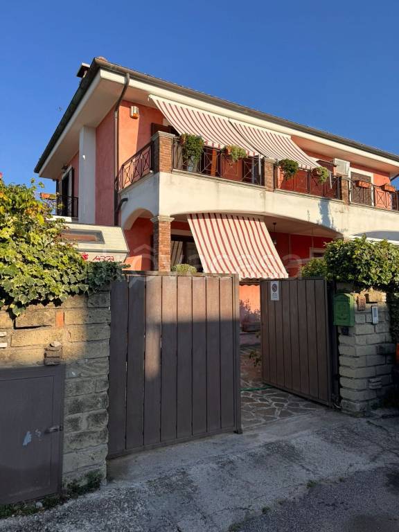 casa indipendente in vendita ad Anzio in zona Stazione