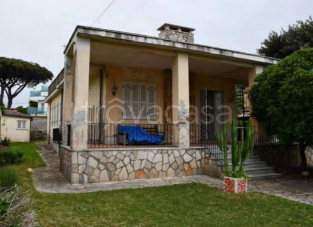 casa indipendente in vendita ad Anzio in zona Lido dei Pini