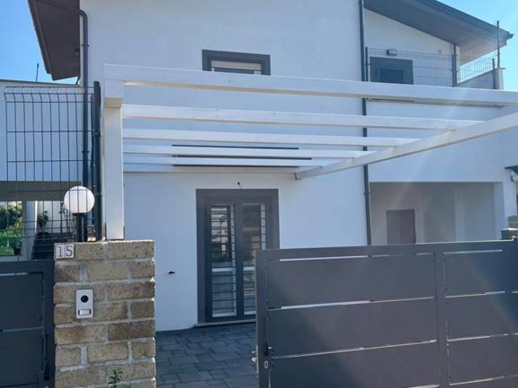 casa indipendente in vendita ad Anzio in zona Villa Claudia