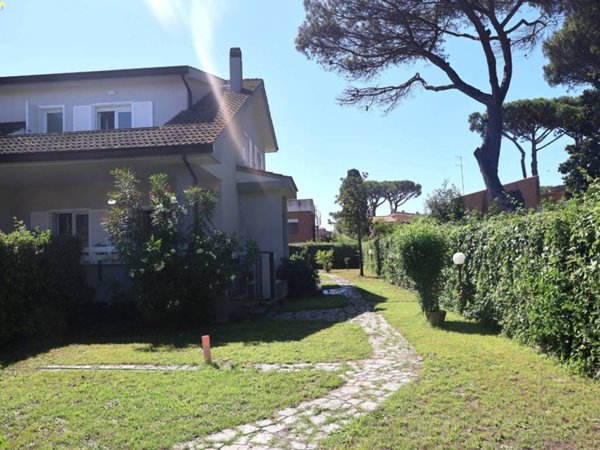 casa indipendente in vendita ad Anzio in zona Mare