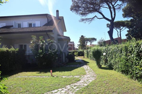 casa indipendente in vendita ad Anzio in zona Mare