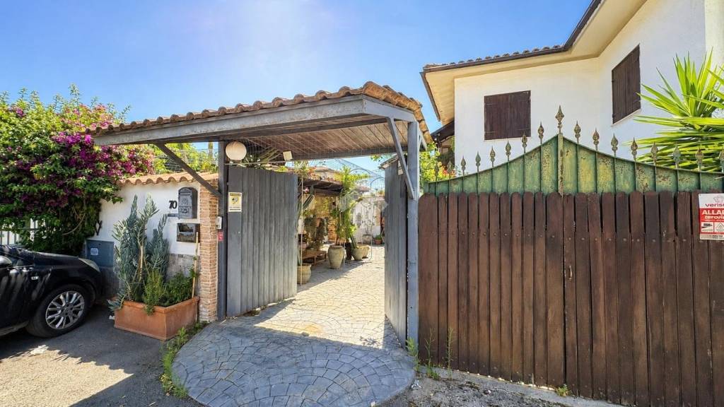 appartamento in vendita ad Anzio in zona Villa Claudia