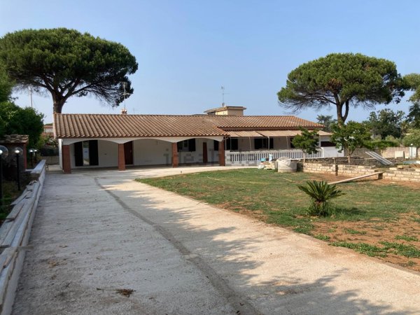 casa indipendente in vendita ad Anzio