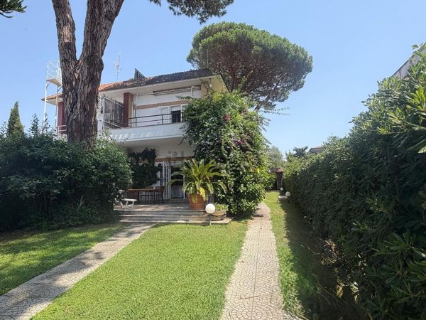 casa indipendente in vendita ad Anzio