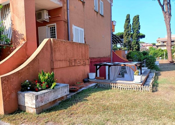 casa indipendente in vendita ad Anzio in zona Mare