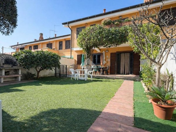 casa indipendente in vendita ad Anzio in zona Cincinnato