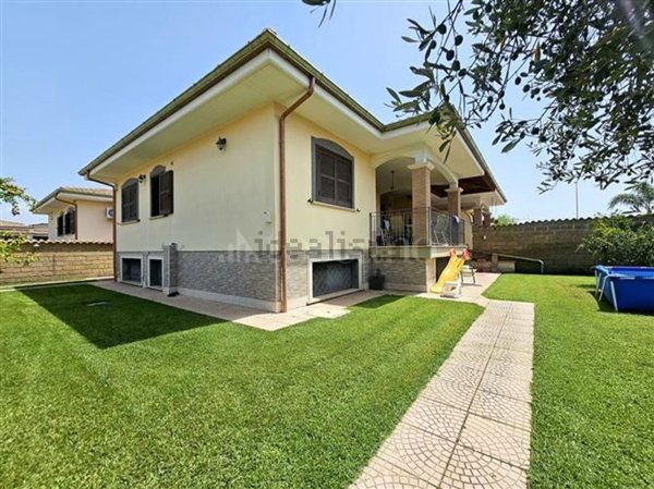 casa indipendente in vendita ad Anzio in zona Villa Claudia