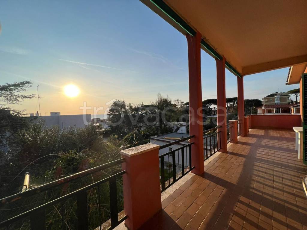 appartamento in vendita ad Anzio in zona Villa Claudia