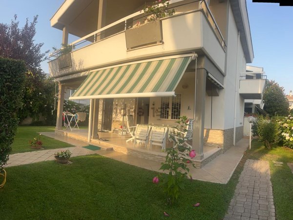 casa indipendente in vendita ad Anzio in zona Villa Claudia