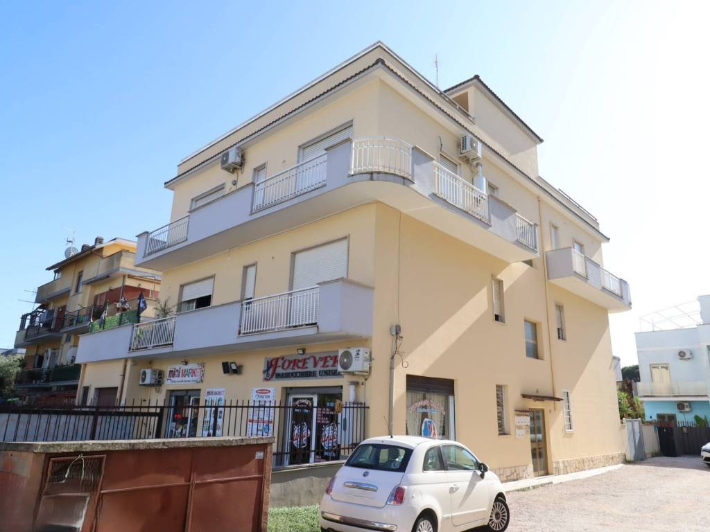 appartamento in vendita ad Anzio in zona Mare