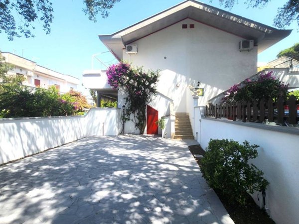 casa indipendente in vendita ad Anzio in zona Villa Claudia
