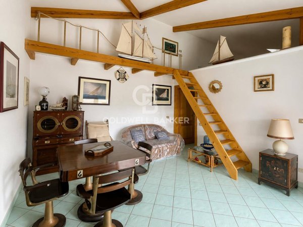 villa in vendita ad Anzio in zona Stazione