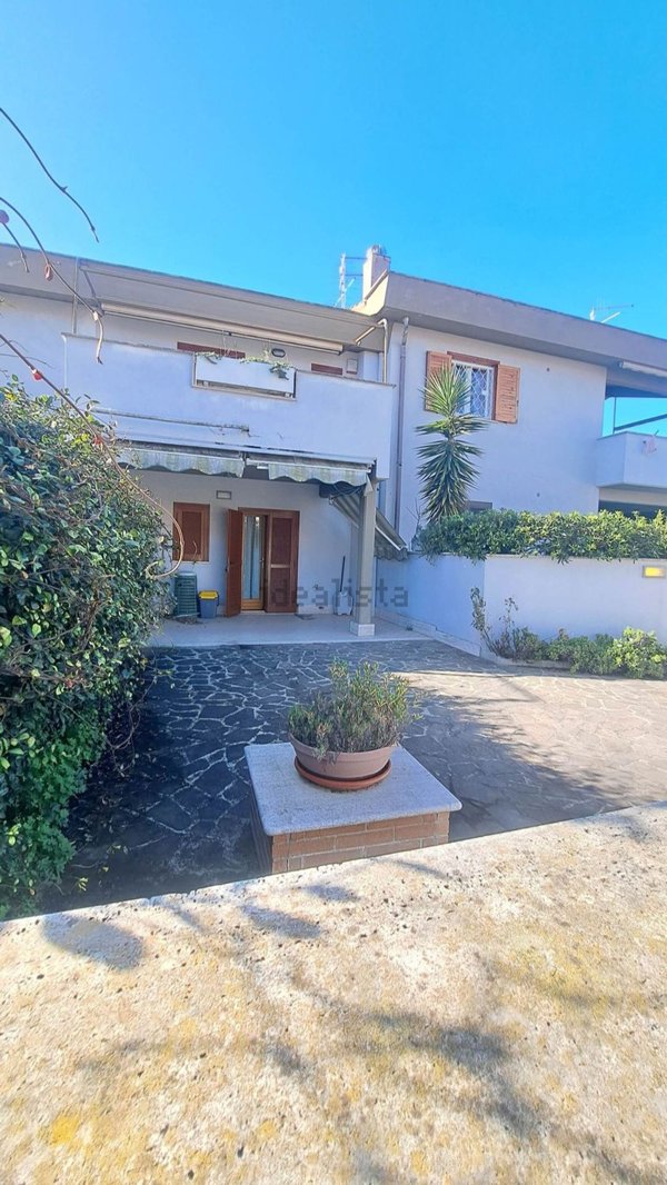 casa indipendente in vendita ad Anzio in zona Villa Claudia