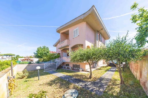 casa indipendente in vendita ad Anzio in zona Mare