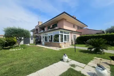 casa indipendente in vendita ad Anzio in zona Villa Claudia
