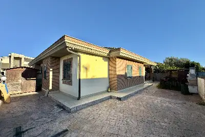 casa indipendente in vendita ad Anzio in zona Stazione