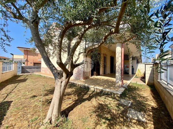 casa indipendente in vendita ad Anzio in zona Villa Claudia
