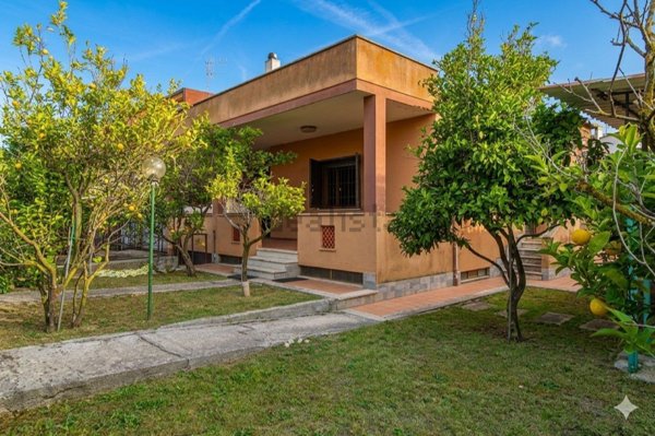 casa indipendente in vendita ad Anzio in zona Lido dei Pini