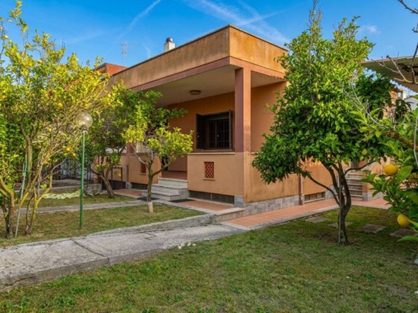 casa indipendente in vendita ad Anzio in zona Lido dei Pini