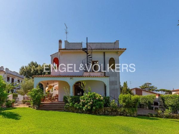 casa indipendente in vendita ad Anzio in zona Mare