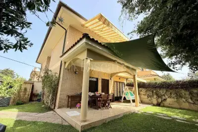 casa indipendente in vendita ad Anzio