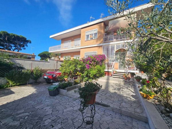 casa indipendente in vendita ad Anzio in zona Cincinnato