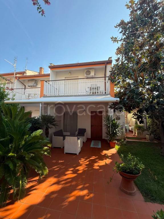 casa indipendente in vendita ad Anzio in zona Mare