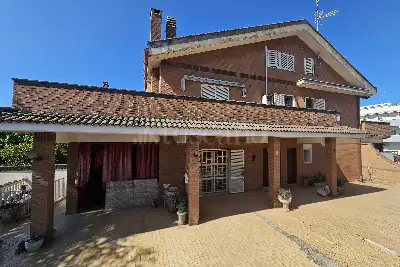 casa indipendente in vendita ad Anzio in zona Mare