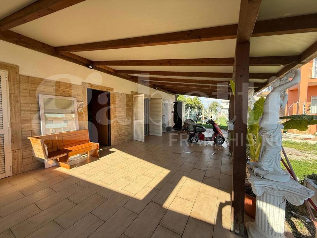 casa indipendente in vendita ad Anzio in zona Stazione