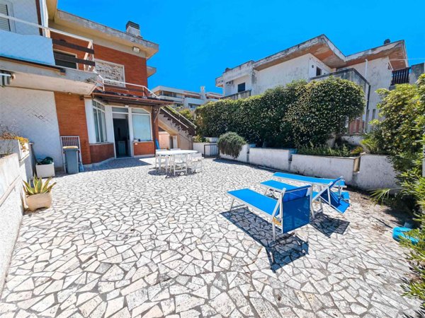 appartamento in vendita ad Anzio in zona Mare