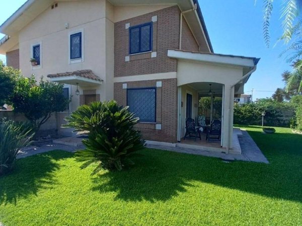 casa indipendente in vendita ad Anzio in zona Mare