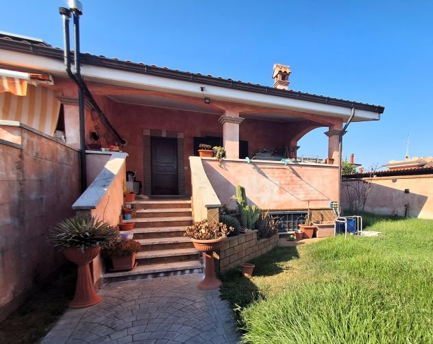 casa indipendente in vendita ad Anzio in zona Stazione