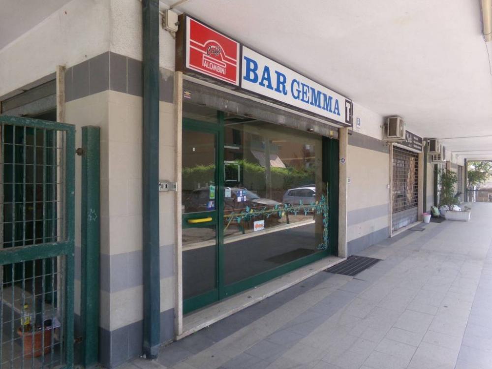 negozio in vendita ad Anzio in zona Villa Claudia