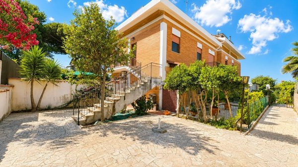 appartamento in vendita ad Anzio in zona Villa Claudia