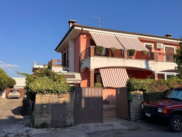 casa indipendente in vendita ad Anzio in zona Stazione