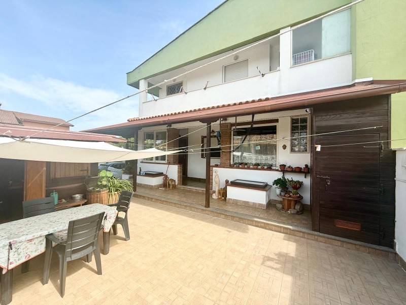casa indipendente in vendita ad Anzio in zona Mare