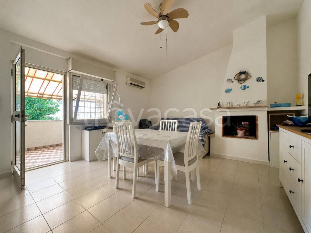 appartamento in vendita ad Anzio in zona Villa Claudia
